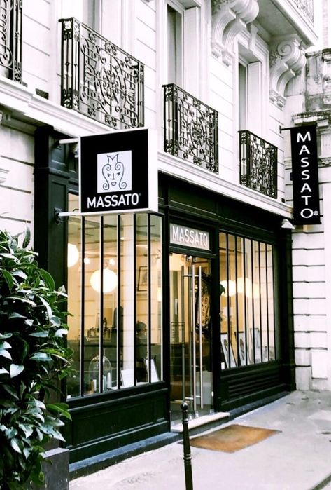 My favorite hair salon in Paris : Massato Paris Parisian Beauty Salon, Paris Salon Decor, Parisian Hair Salon, Paris Hair Salon, Hair Salon Exterior, French Hair Salon, Parisian Style Hair, Parisian Hair, Nyc Hair Salon