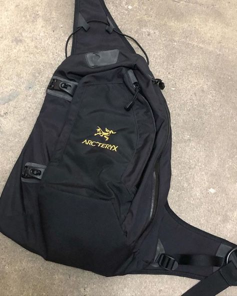 Arcteryx Bag, Sling Bag Outfit, Techwear Bag, Instagram Jewelry, Archive Fashion, Streetwear Men Outfits, Osprey Backpack, Purse Accessories, North Face Backpack