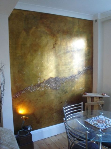 Great example of a faux finished feature wall! beautiful Metallic Wall via Plum Siena #home#homedecor#painting#diy#faux Metallic Paint Walls, Faux Painting, Metallic Wallpaper, Wall Finishes, Gold Walls, Wall Treatments, Beautiful Wall, Wall Paint, Metallic Paint