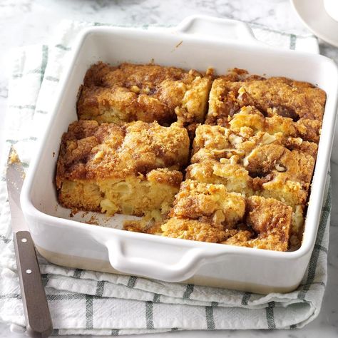 Apple Coffee Cake Pear Coffee Cake Recipe, Apple Coffee Cake, Apple Coffee, Apple Coffee Cakes, Cinnamon Coffee Cake, Cake Mug, Coffee Cake Recipe, Busy Morning, Apple Cake Recipes