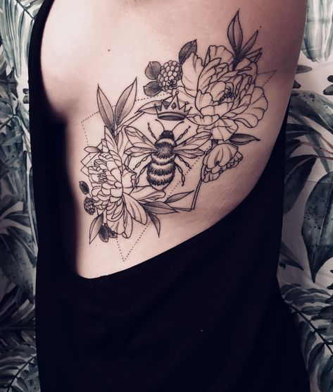 Beehive And Bee Tattoo, Geometric Bumble Bee Tattoo, Bee Tattoo Sleeve Flower, Queen Bee Nails Design, Floral Bee Tattoo Design, Bee Thigh Tattoo, Bee Floral Tattoo, Black And White Bee Tattoo, Bee Tattoo Sleeve