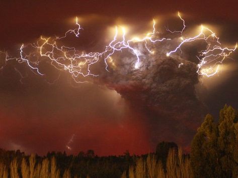 Thunderstorm Tattoo, Volcanic Lightning, Volcano Lightning, Desktop Wallpapers Hd, Amazing Wallpaper, Mental State, High Resolution Wallpapers, Popular Science, Wallpapers For Desktop