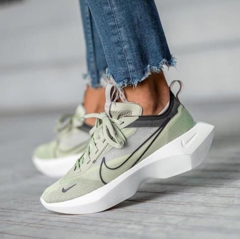 Nike Vista Lite, Nike Trainer, Dad Shoe, Basket Style, Basket Vintage, Sneakers Puma, Womens Athletic Shoes, Nike Shoes Women, Vans Sneakers