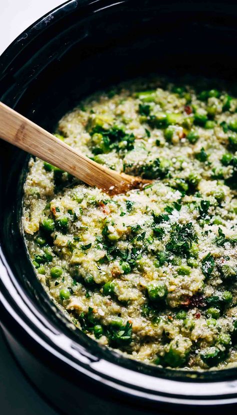 Crockpot Quinoa Chicken Primavera - easy, healthy, and totally delicious! made with peas, asparagus, quinoa, chicken, pesto, and Parmesan cheese. #healthy #glutenfree #crockpot #slowcooker #cleaneating | pinchofyum.com Crockpot Quinoa, Asparagus Quinoa, Chicken Primavera, Pinch Of Yum, Chicken Pesto, Chicken Quinoa, Slow Cooker Dinner, Healthy Slow Cooker, Healthy Crockpot