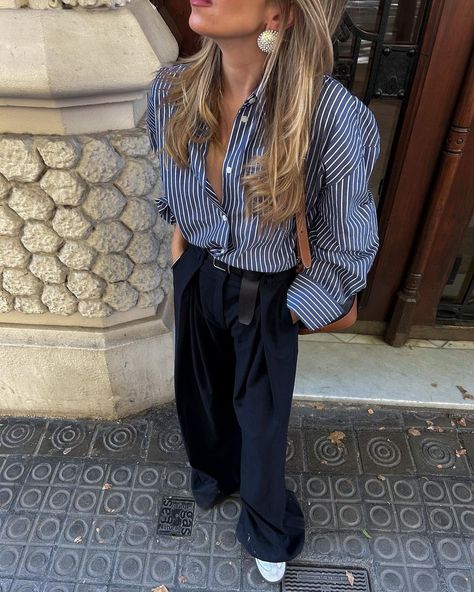 Casually Chic, Business Professional Outfits, Mode Turban, Paris Mode, Corporate Outfits, Stripe Outfits, Neue Outfits, Summer Street, Outfit Trends