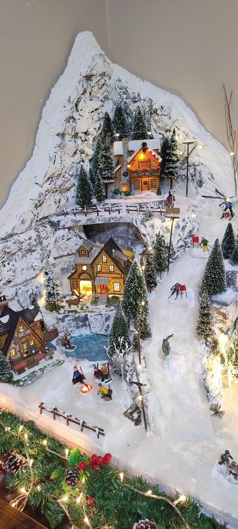 Large Christmas Village Display Ideas, Diy Christmas Village Platform, Lemax Christmas Village Display, Cameo Cake, Christmas Tree Village Display, Diy Christmas Village Displays, Xmas Village, Christmas Tree Village, Village Ideas