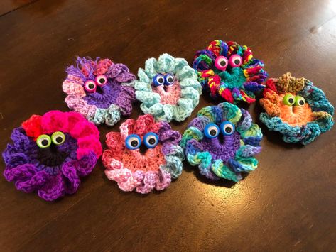 Google Eye Crochet, Fidget Crochet, Crochet Key Chains, Quick And Easy Crochet Projects, Random Acts Of Crochet Kindness, Googly Eye Crafts, Crochet Fidget, Eyes Crochet, Eye Crochet