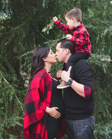 Mistletoe kisses and Christmas wishes. Christmas family photo/ Family Mistletoe Picture, Tree Farm Family Christmas Pictures, Holiday Maternity Photoshoot Family, Family Of 3 Christmas Card Photo Ideas, Christmas Maternity Family Photos, Maternity Christmas Pictures Family, Pregnant Family Christmas Photos, Family Of 3 Christmas Photo Ideas, Family Christmas Pictures Pregnancy Announcement