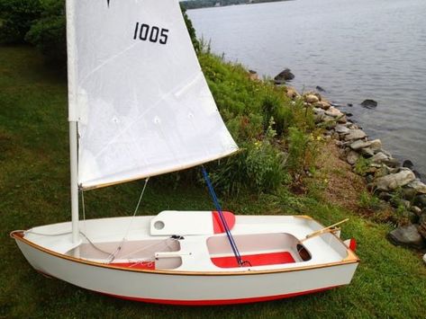 Dinghy Sailboat, Sailing Videos, Canoe Plans, Sail Yacht, Sailing Dinghy, Marine Plywood, Wooden Boat Plans, Cabin Cruiser, Boat Kits