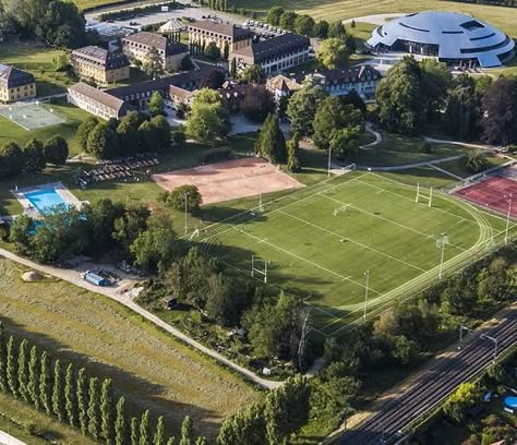 Boarding School Garden, Swiss Boarding School Aesthetic, Rich Private School Aesthetic, Boarding School Aesthetic, Teen Doctor, Romance Stories, High School Life, School Interior, School Playground