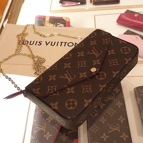 All Posts • Instagram Tas Lv, Sac Michael Kors, Pochette Louis Vuitton, Sac Louis Vuitton, Best Designer Bags, Louis Vuitton Purse, Chanel Purse, Luxury Purses, Dior Handbags