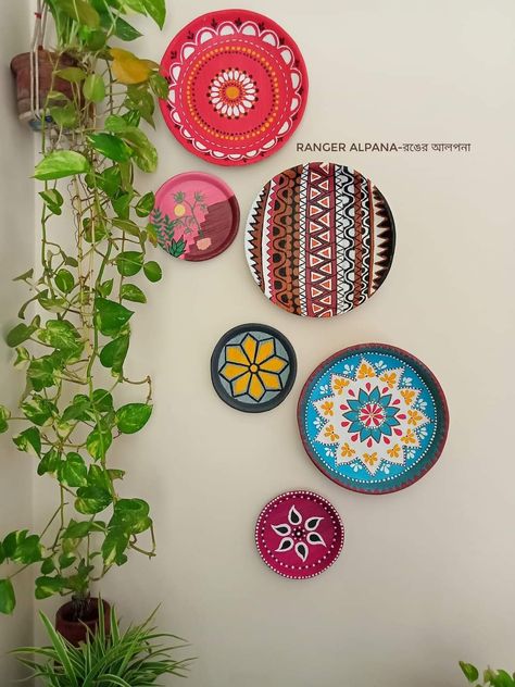 Simple Wall Paintings, Painted Mirror Art, Handmade Wall Hangings, Thali Decoration Ideas, Colorful Room Decor, Diy Crafts Love, Wall Art Diy Paint, Boho Crafts Diy, Cute Diy Room Decor