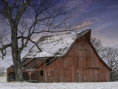 Prefab Barns, Rural Photography, Barn Photography, Barn Pictures, Farm Paintings, Country Barns, Painting Snow, Pub Decor, Farm Scene