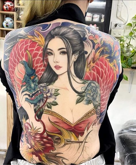 Geisha Back Tattoo, Tato Geisha, Tato Irezumi, Samurai Warrior Tattoo, Geisha Tattoo Design, Mangas Tattoo, Dragon Tattoo Sketch, Tattoo Japanese Style, Tattoo Japanese