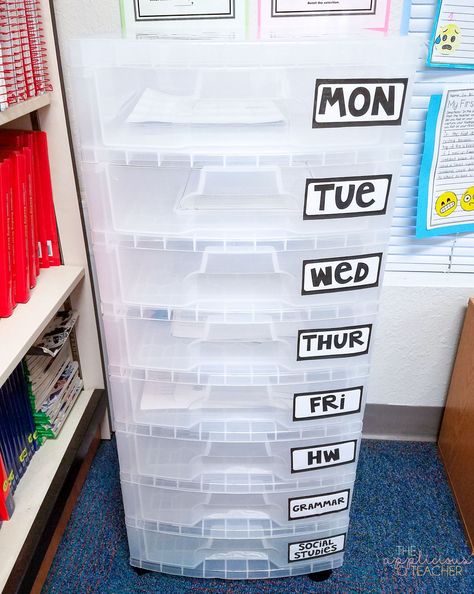 Weekly storage drawers help keep your materials for the week organized and ready when you are - FREEBIE included. Teacher Paper Organization, Teacher Papers, Teacher Organization Ideas, Lesson Plan Organization, Weekly Lesson Plan, Daily Lesson Plan, Classroom Management Tool, Class Organization, Classroom Organisation