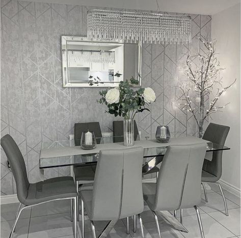 Grey Wallpaper Dining Room, Grey Wallpaper Living Room, Ideas Decoracion Salon, Silver Living Room, I Love Wallpaper, Gray Living Room Design, Black Living Room Decor, Grey Dining Room, Hallway Designs