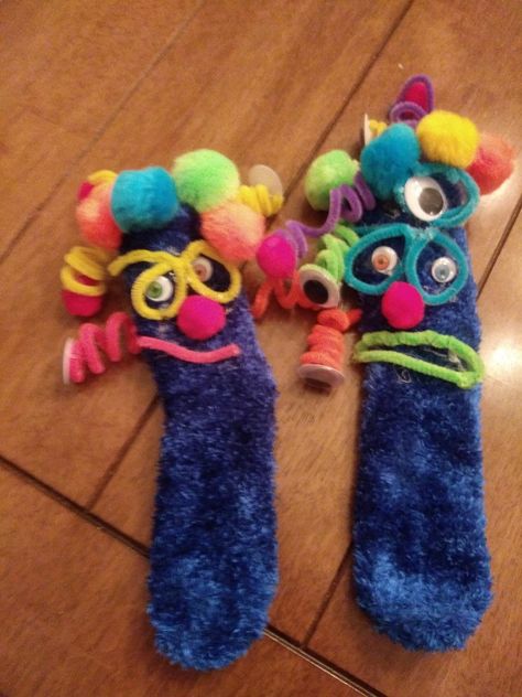 Silly Sock Day Ideas, Crazy Socks Day Diy, Crazy Sock Diy, Crazy Sock Day Ideas, Sock Diy, Crazy Socks For Kids, Crazy Sock Day, Wacky Socks, Socks Diy