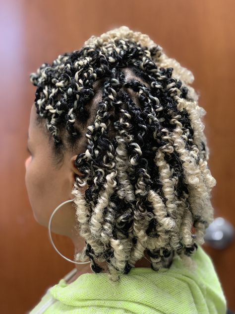 Shoulder length Spring Twist using Kima Braid Spring Twist hair in no.1/613 #kimahair #springtwists IG@ladiiet_braidsnbeauty Twists Hairstyles, Hair Spring, Spring Twist Hair, Spring Twists, Twist Hair, Twist Hairstyles, Braid Styles, Shoulder Length, No 1