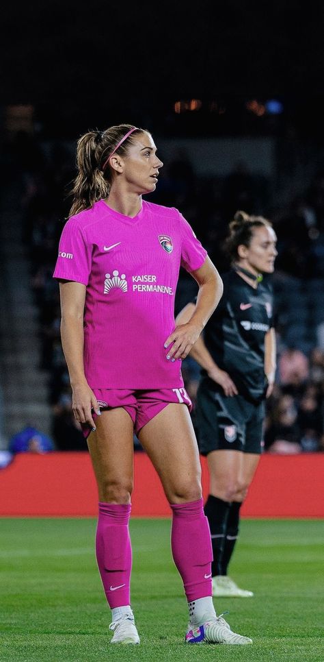 Uswnt Wallpapers, Alex Morgan Hot, Soccer Wallpapers, Soccer Stuff, Soccer Inspiration, Female Soccer Players, Alex Morgan, Women’s Soccer, Womens Football