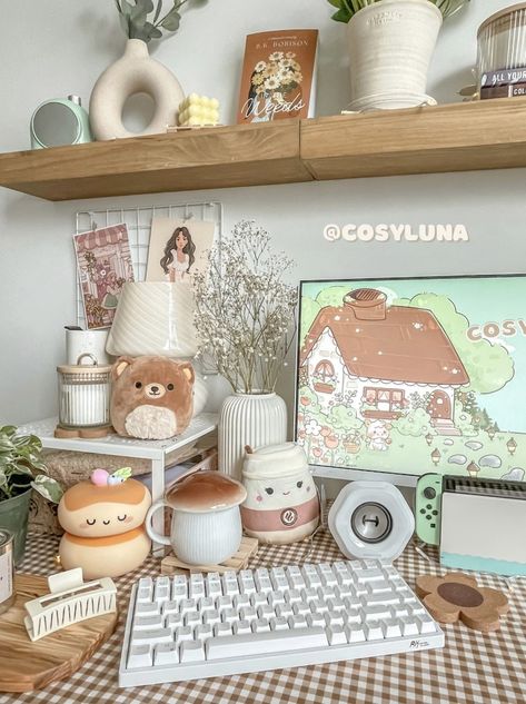 Kawaii Room Green, Sage Green Desk Setup, Cottagecore Desk Setup, Cozy Gamer Setup, Cottage Core Gaming Set Up, Cottagecore Gaming Setup, Gaming Set Up Aesthetic, Cozy Desk Aesthetic, Cozy Pc Setup