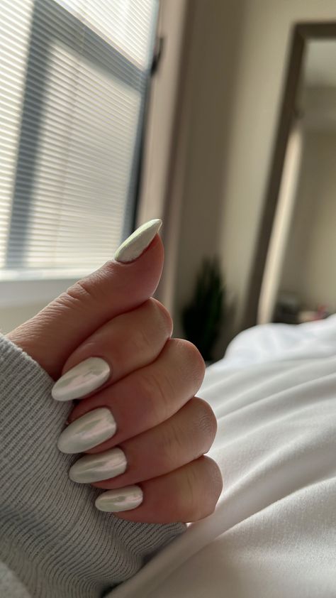 White Chromatic Nails, White Textured Nails, White Chrome Pedicure, White Crome Nails Almond, Chrome White Nails, Summa Nails, Bridesmaid Things, Wedding Pedicure, White Chrome Nails