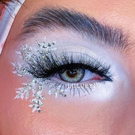 Ice Princess Makeup, Costume Makeup Ideas, Snowflake Makeup, Snow Makeup, Winter Eye Makeup, Holiday Eye Makeup, Ice Queen Makeup, Wonderland Makeup, Xmas Makeup