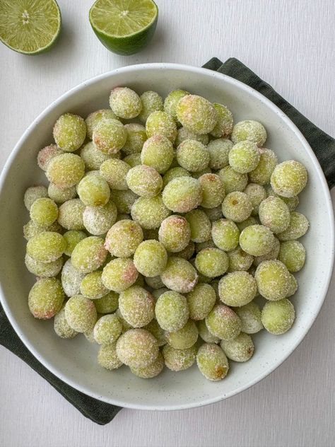 Frozen Candy Grapes (3 Ingredients) - My Protein Pantry Frozen Candy Grapes, Frozen Grapes Recipe, Green Grapes Recipes, Candy Grapes, Southwest Quinoa Salad, Turkey Breakfast, Frozen Grapes, Grape Recipes, My Protein