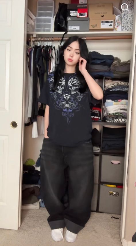 Baggy Shirt Baggy Pants, Black Sweatpants Outfit Grunge, Cool Baggy Outfits For Women, Alternative Baggy Outfits, Oversized Grunge Outfits, Simple Baggy Outfits, Baggy Outfit Ideas For Women, Baggy Emo Outfits, Baggy Alt Outfits