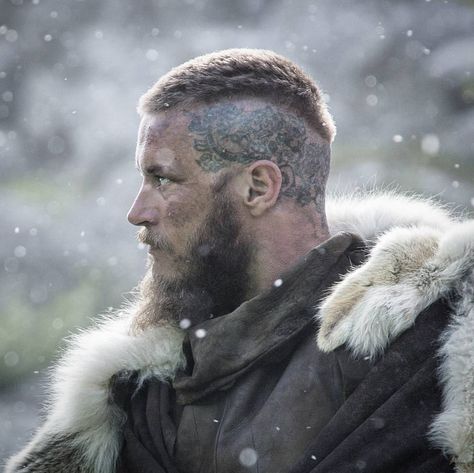 Ragnar Haircut, Ragnar Lothbrok Haircut, Ragnar Vikings, Viking Haircut, Vikings Travis Fimmel, Ragnar Lothbrok Vikings, Arte Viking, King Ragnar, Vikings Tv Series