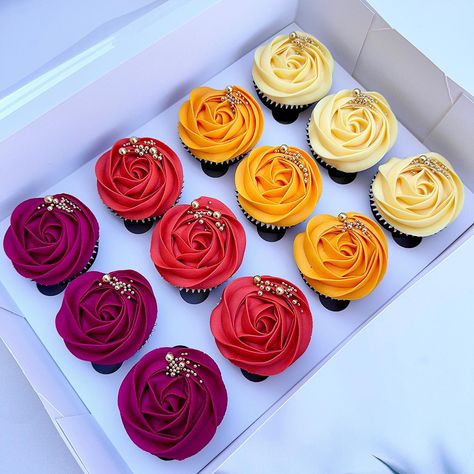 Sunset Cupcakes, Sunset Cookies, Sunset Wedding Colors, 30 Cake, Purple Cupcakes, Sunset Party, Cupcake Decorating Tips, Rosette Cake, Floral Cupcakes