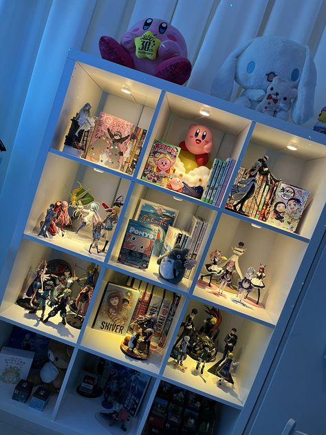 Corner Shelf Organization, Manga Shelf, Anime Bedroom Ideas, Otaku Room, Room Redesign, Anime Decor, Anime Room, Room Goals, Cute Room Ideas