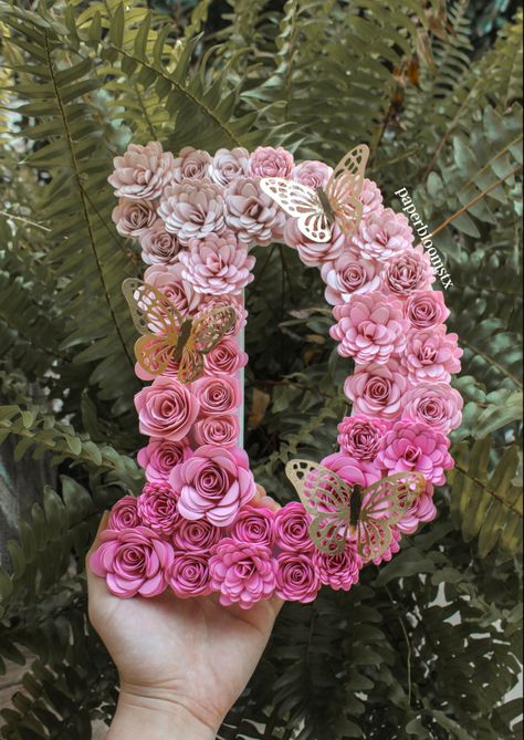 Number Flowers, Letter With Flowers, Flower Letter, Flower Filled Letters, Letter Decoration Ideas, Wooden Letters With Flowers, Paper Flowers With Name On Wall, Paper Flower Letters, Wooden Letter With Flowers