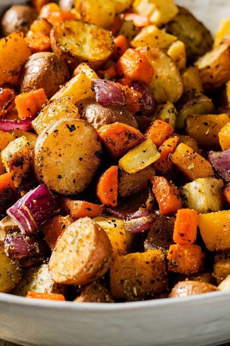 Thanksgiving Vegetable Medley, Arab Meals, Recipes With Nutmeg, Vegetable Medley Recipes, Nutmeg Recipes, Veggie Medley Recipes, Whole30 Sides, Roasted Vegetables Seasoning, Seasoned Vegetables