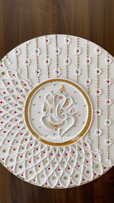 Lippan Art Design Template, Lippan Art For Beginners, Ganesh Lippan Art, Mud Clay Art, Diy Useful Crafts, Lippan Art Ganesha, Mdf Board Art, Lippan Art Design, Craft For Wall