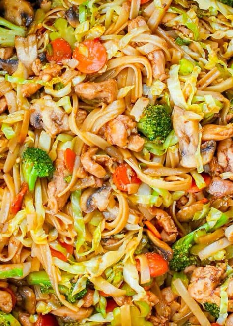 Stir Fry Noodles with Chicken and Vegetables - Barefeet in the Kitchen Simple Stir Fry Sauce, Recipe For Stir Fry, Asian Keto, Stir Fry With Chicken, Simple Stir Fry, Chicken Vegetable Stir Fry, Steak Mushrooms, Stir Fry Noodles Recipe, Meat Cooking Times