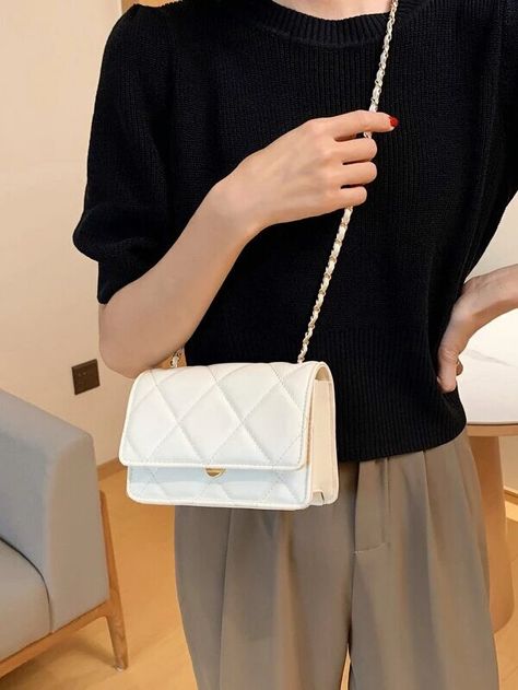 Small Side Bags For Women, Side Bags For Women Outfit, Purse With Chain Strap, White Bags Aesthetic, Side Bags For Women Handbags, Tas Korea Style Selempang, Sling Bag Outfit Aesthetic, Sling Purse For Women, Sling Bag Women Outfit