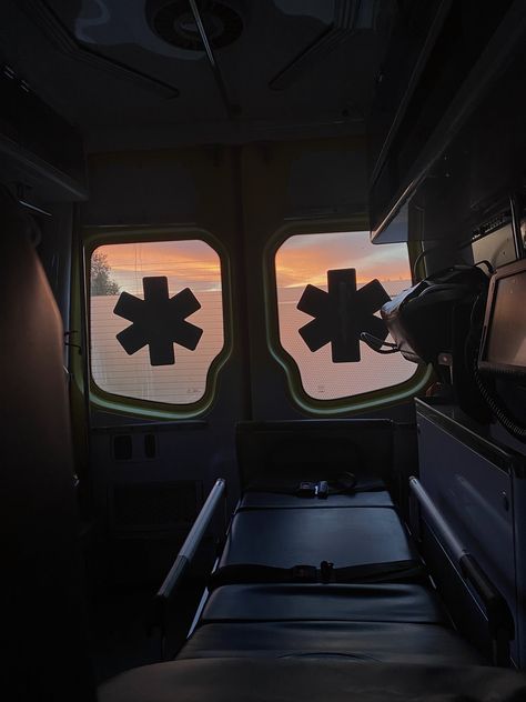 #emergency#medicine#doctor#life Emergency Aesthetic Hospital, Female Paramedic Aesthetic, Emt Paramedic Aesthetic Female, Emergency Medicine Doctors Aesthetic, Emt Student Aesthetic, Er Doctor Aesthetic, Emergency Medicine Wallpaper, Flight Nurse Aesthetic, Emergency Room Aesthetic