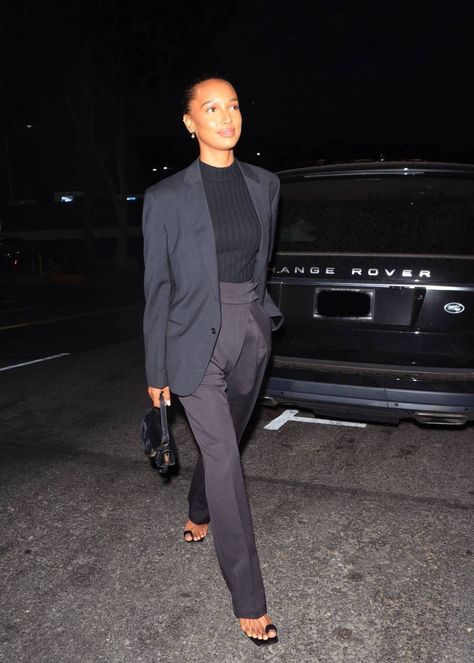 Trousers Street Style, Jasmin Tookes, Jasmine Tookes, Office Outfits Women, Black Suit, Casual Work Outfits, Professional Outfits, Looks Style, Business Outfits