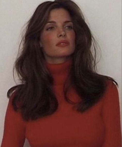 🍓🎼🗼🕰 90s Middle Part Hair Women, Supermodel Hair 90s, 90s Hairstyle Long Hair, Top Volume Haircut, 90s Supermodels Hair, 90s Supermodel Bangs, 70s Brown Hair, 90 Supermodel Hair, Brown 90s Hair