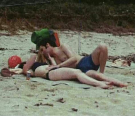 Lovebirds in Hawaii 1968 Elvis And Priscilla Gif, Elvis Presley Hawaii, Elvis Gif, Elvis Family, Elvis Presley Priscilla, Presley Family, Elvis Presley Family, Hawaii Holiday, Elvis Presley Pictures