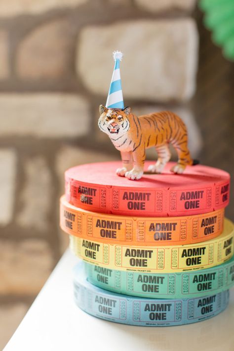 Vintage Circus Birthday Party, Colorful Event, Cirque Vintage, Lila Party, Circus 1st Birthdays, Circus Birthday Party Theme, Vintage Circus Party, Carnival Birthday Party Theme, Circus Carnival Party