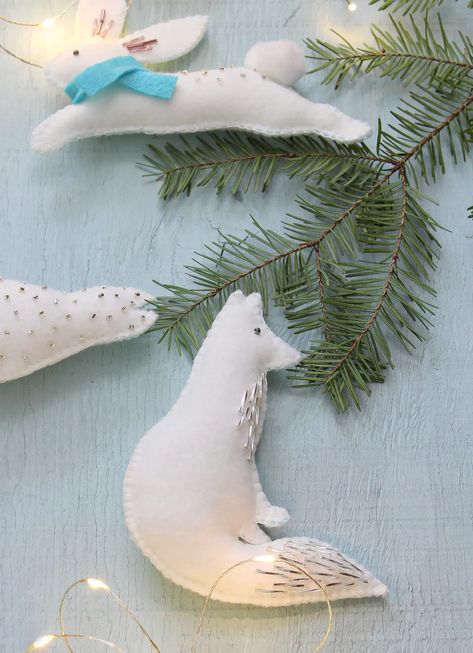 Have a Woodland Christmas Tree Theme? Make some felt woodland ornaments! Check out the blog for DIY felt animal ornaments, including this DIY Felt Fox Ornament! Lots of adorable woodland ornament DIY on the blog. Easy DIY felt Christmas tree ornament ideas featuring woodland felt ornaments.