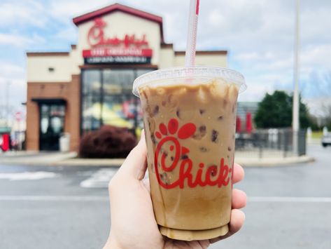 Chick Fil A Frosted Lemonade Recipe, Frosted Coffee Chick Fil A, Copycat Chick Fil A Frosted Lemonade, Chick Fil A Healthy Options, Healthy Chick Fil A Order, Vanilla Iced Coffee Recipe, Coffee Calories, French Vanilla Syrup, Frosted Coffee