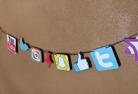 Social Media Theme Party, Social Media Backdrop, Instagram Birthday Party, Youtube Party, Teen Birthday Party, Social Media Party, Social Media Signs, Backdrop Photo, Instagram Party