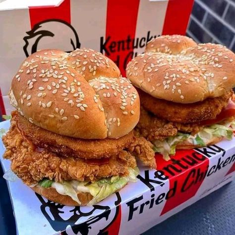 Kfc Burger, Burger Chicken, Fried Chicken Burger, Kentucky Fried Chicken, I Want Food, Doner Kebab, Kentucky Fried, Chicken Burger, Weird Food