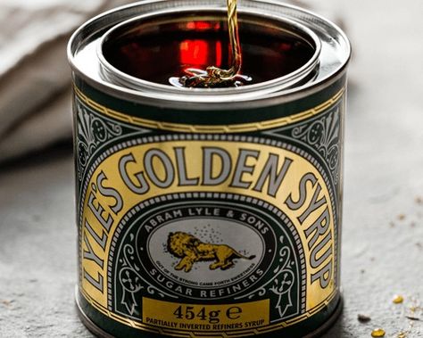 What is Golden Syrup? Apple Flapjack, Treacle Sponge, Uni Meals, Rhubarb Crumble Recipes, Chocolate Flapjacks, Treacle Tart, Vegan Gingerbread, British Desserts, Pancake Toppings