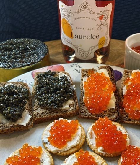 Borodinsky Bread, Caviar Sushi, Caviar Appetizers, Bread With Butter, Red Caviar, Almost Friday, Foreign Food, Soft Foods, Food Is Fuel