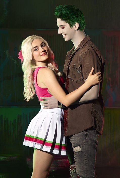 Zombie Wallpaper, Disney Channel Movies, The Zombies, Meg Donnelly, Zombie Disney, Zombies 2, Cute Couple Halloween Costumes, Zombie Party, Zombie Movies