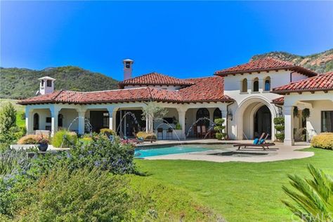 Britney Spears House, California Mansion, Spanish Mansion, Spanish Home Interior, Mansion Exterior, Spanish Style Homes, Thousand Oaks, Mansions Luxury, Spanish House