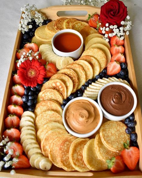 Fruit Platter Ideas 🍓 Tag someone you would like to share this platter with🌸 Save this for later😊 Wish you a wonderful and peaceful… | Instagram Antipasto Plate, Colorful Food, Breakfast Platter, Party Food Buffet, Catering Ideas Food, Party Food Platters, Charcuterie Recipes, Easy Food Art, Food Displays